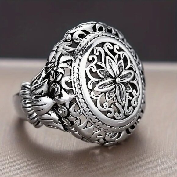 Intricate Silver Plated Floral Signet Ring boho - NEW in box - Picture 2 of 2
